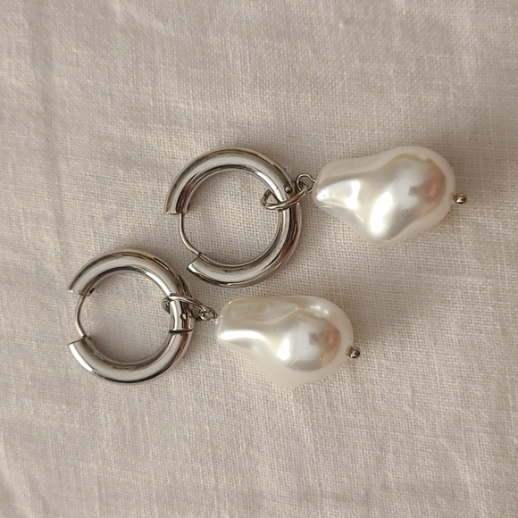 Baroque Pearl Earrings - Picture 2 of 4